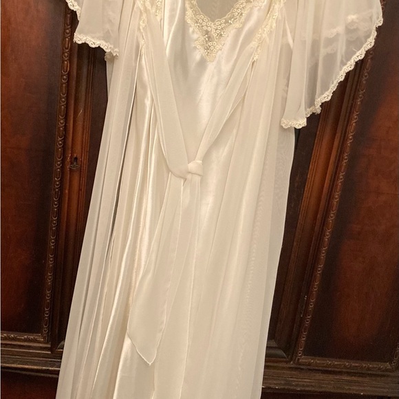 Victoria’s Secret Peignoir Set, Medium, Ivory - Picture 3 of 7